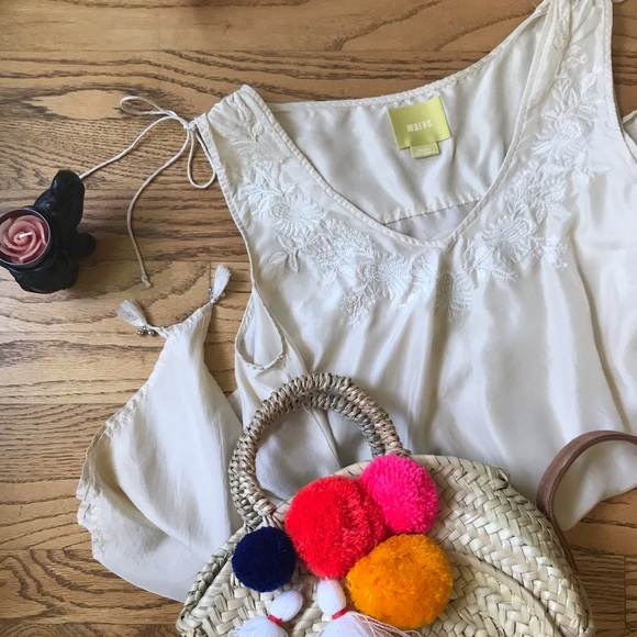 Silk Embroidered blouse 📿 - Picture 1 of 5